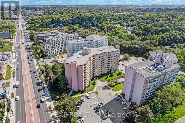 Photo du bâtiment - 260 Davis Dr