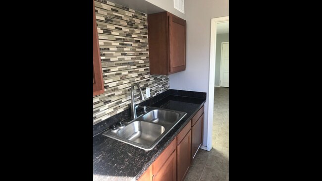 Granite countertops - 2357 E Cochise Vis
