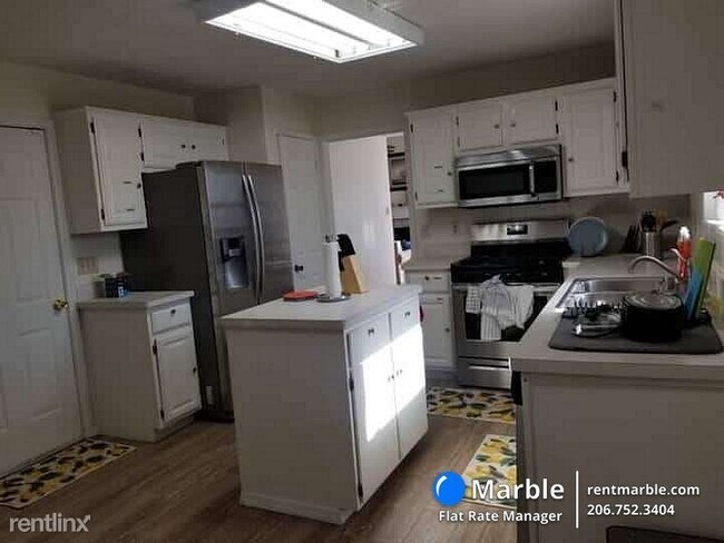 Building Photo - 3 br, 2 bath House - 2219 Logan Dr