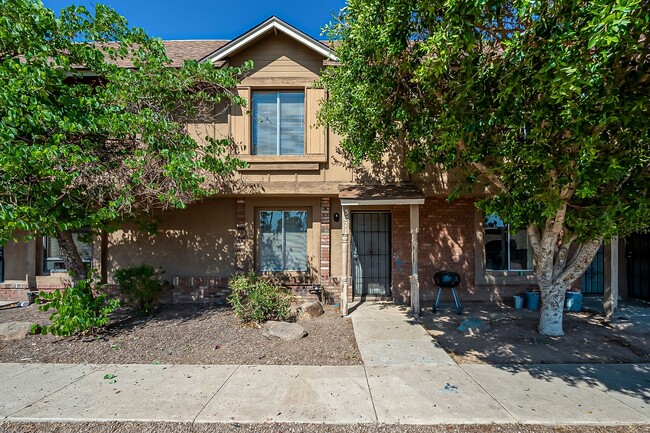 Building Photo - 5871 N 59th Dr