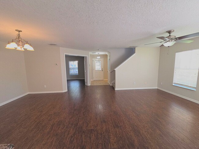 Foto del edificio - Avalon Park corner end Townhome featuring 3 bedrooms, 2.5 baths, plus office, and 2 car garage.