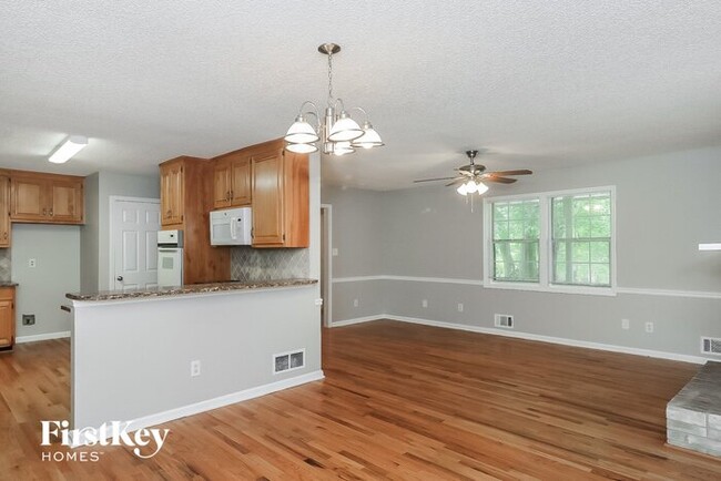 Building Photo - 860 Green Forest Dr