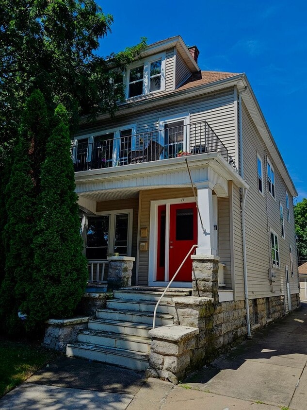 14 Fairfield St Unit Lower, Buffalo, NY 14214 Room for Rent in