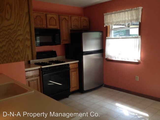 Building Photo - 423 Shady Oaks Dr W