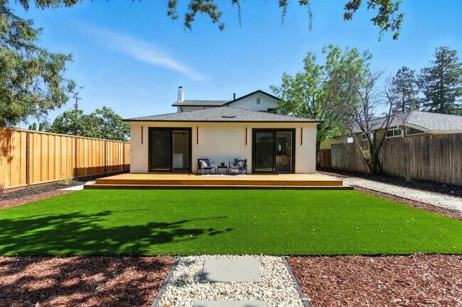 Foto del edificio - Refined Redwood City Living: Exquisitely R...