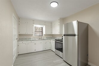 Building Photo - 1107 W Dogwood St