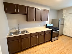 Building Photo - 6501 S Maplewood Ave