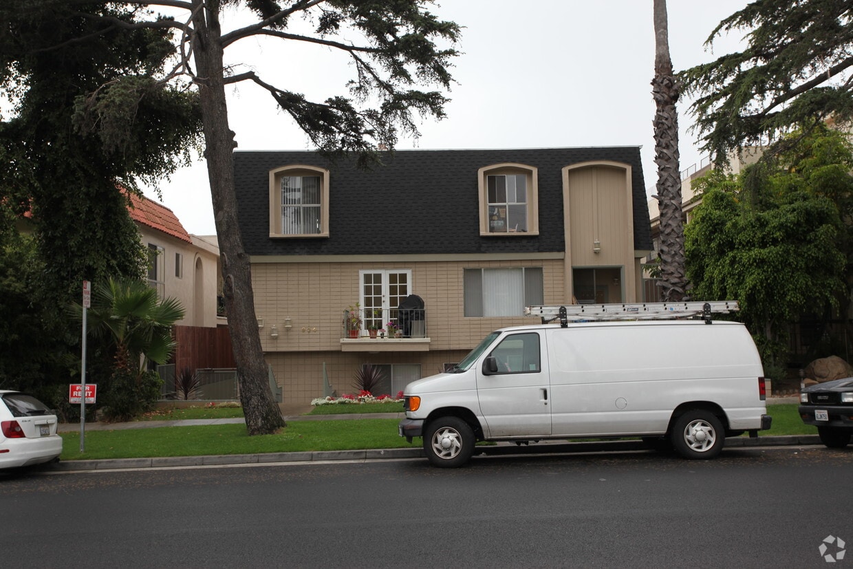 Building Photo - 924 9th St