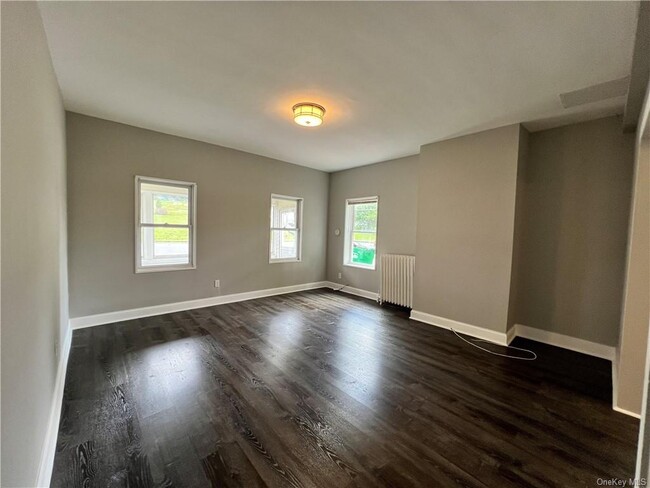 Building Photo - 37 Clapp Ave