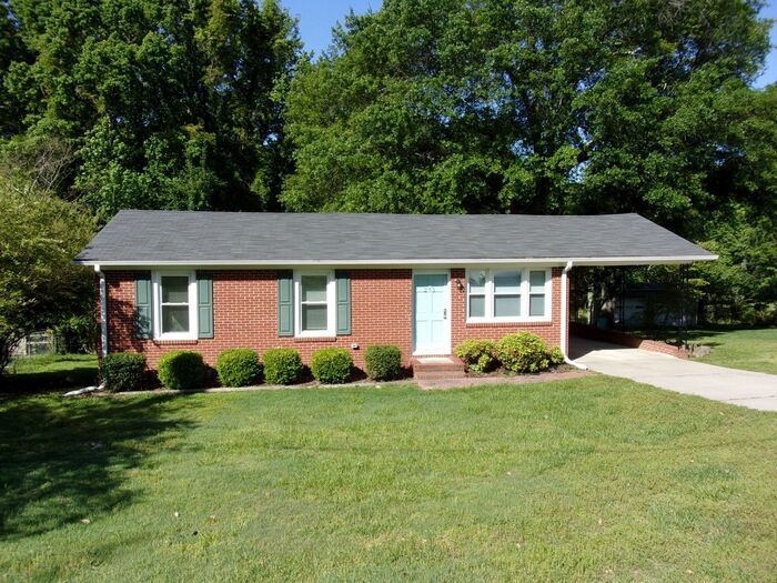 Primary Photo - 3 Bedroom 1 Bath Brick Ranch Home in Fort ...