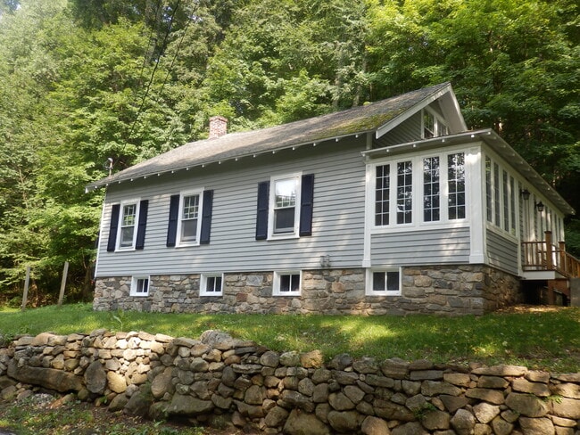 Building Photo - 290 Gage Rd