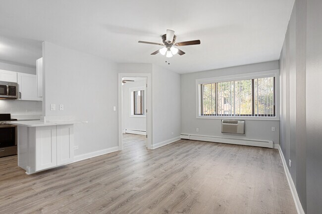 Foto del edificio - 6029 N Winthrop Ave
