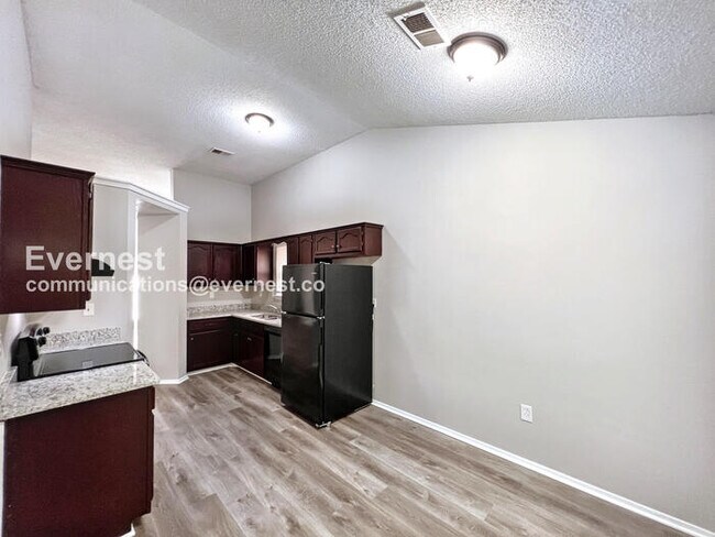 Foto del edificio - 7594 Iris Dr