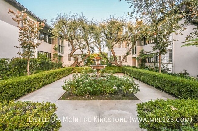 Building Photo - Home-Sweet-Home Vibe in Olive Tree!
