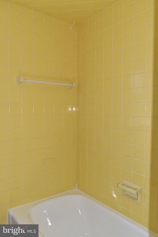 Building Photo - 551 Grape St