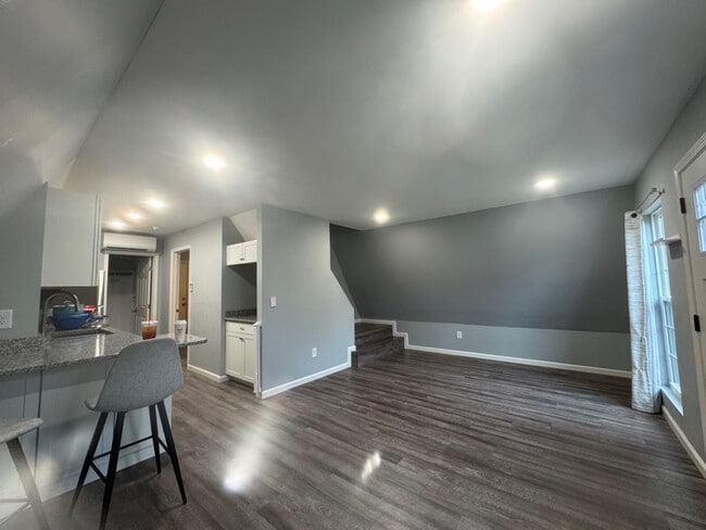 Building Photo - 351 Valley View Cir SE