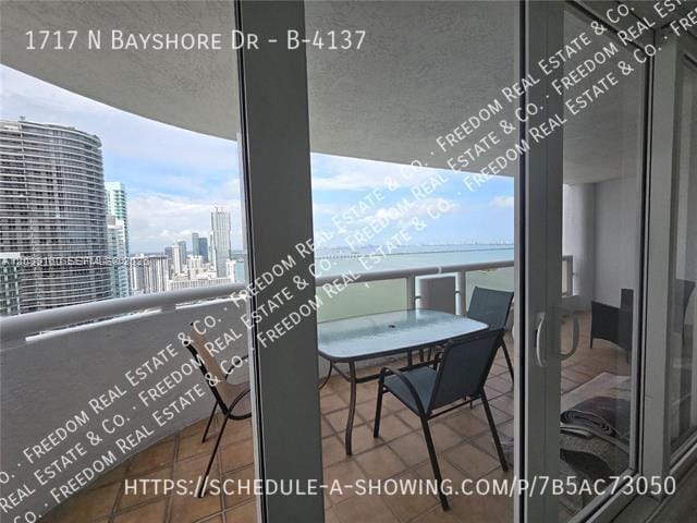 Photo - 1717 N Bayshore Dr Apartment