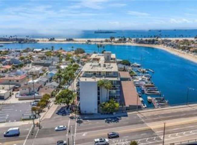 Building Photo - Spacious 2 Bedroom 2 Baths Condo with Water Views, Pool, and Parking!