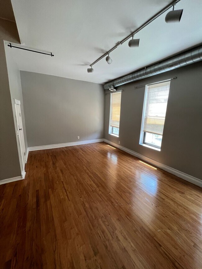 Building Photo - E BDG *1877 N. Milwaukee - 1855 FOR H20 AN...