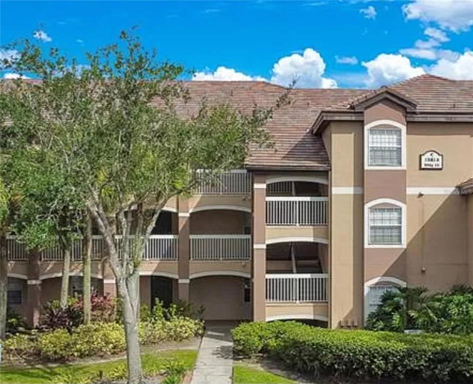 Foto principal - 13815 Fairway Island Dr