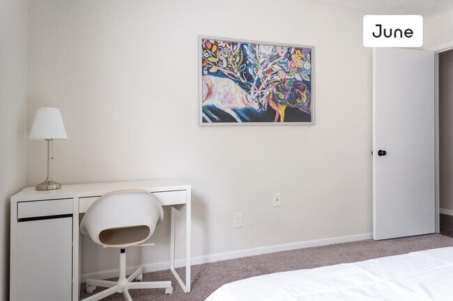 Building Photo - ROOM ONLY in 4-bed/2.0-bath Home