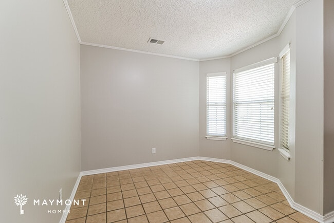 Building Photo - 3405 Dunkeld Dr