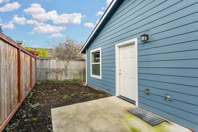 Building Photo - Charming Private 2BD/1BA DADU in Tacoma – $2,250/mo