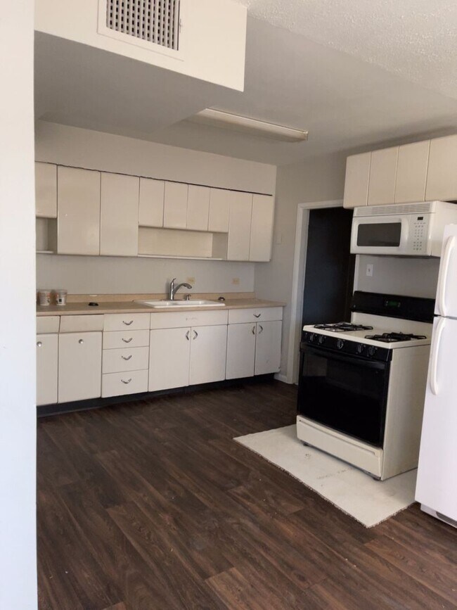 Foto del edificio - Henderson - 3 Bedrooms - 1 Baths - Corner Lot
