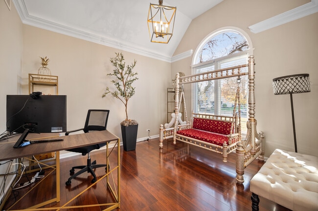 Building Photo - 142 N Dixon Dr