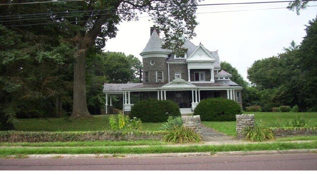 Building Photo - 360 S Bellevue Ave