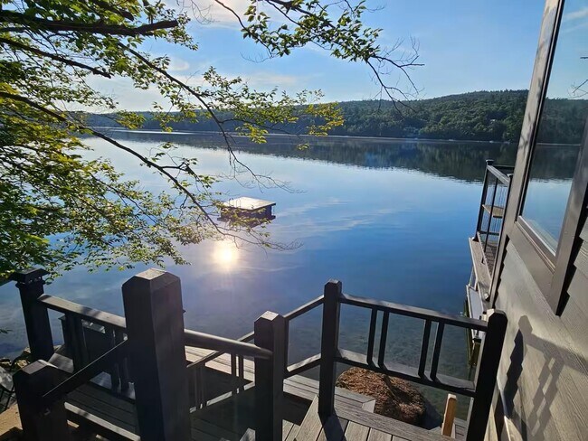 Foto del edificio - 44 W Shore Rd