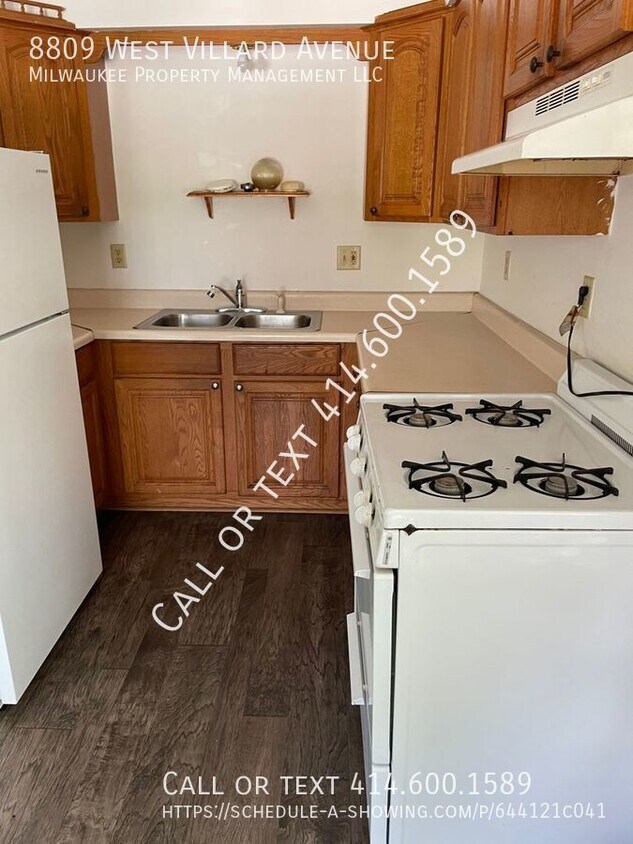 Primary Photo - Nice 2 bedroom with off street parking inc...