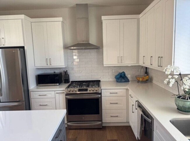 Foto del edificio - Spacious 3 Bedroom 3 Bath Home