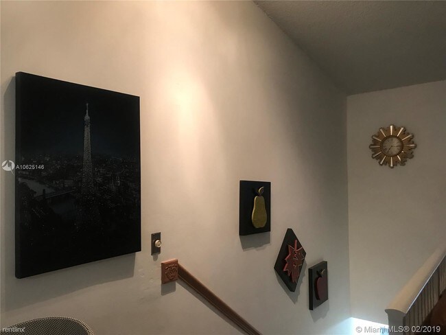Building Photo - 3 br, 2 bath Condo - 3526 W 80th St