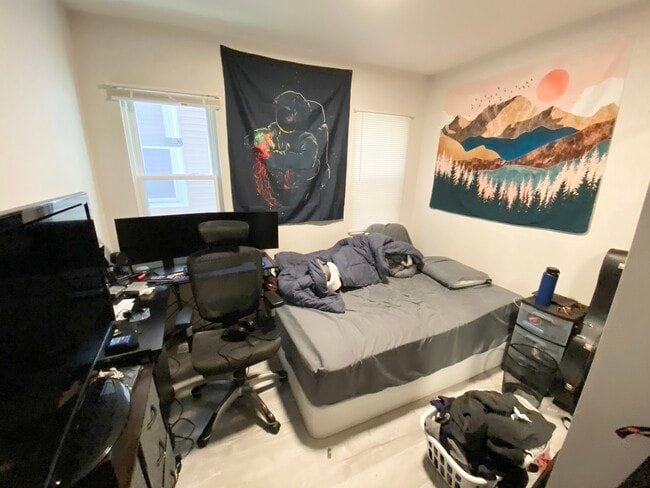 Building Photo - 115 Hillside St