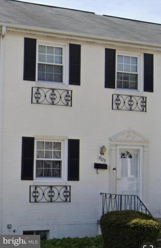 Building Photo - 5129 Clacton Ave