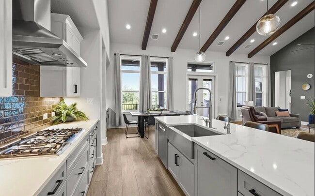 Foto del edificio - 1032 Clear Water Cyn