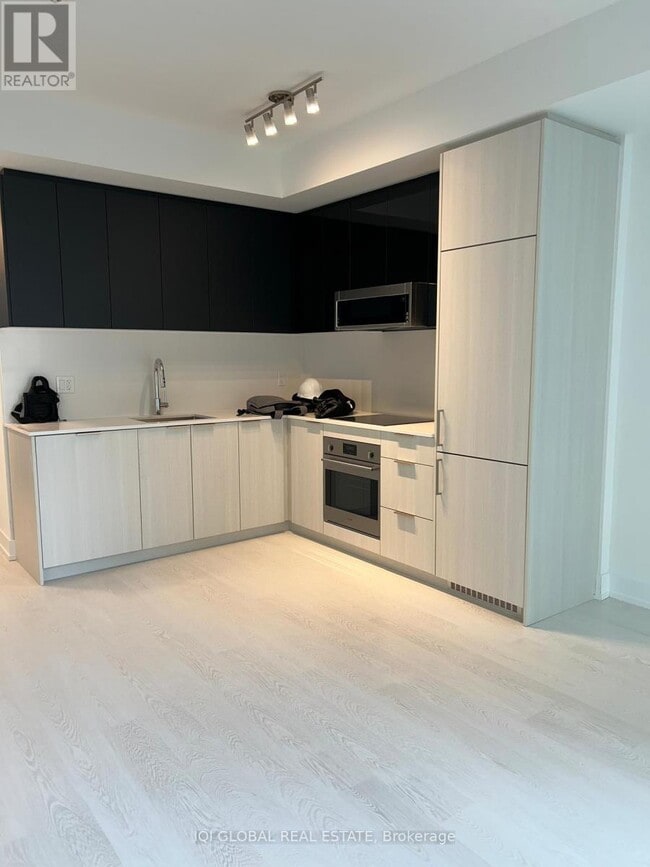 Building Photo - 308 Jarvis St