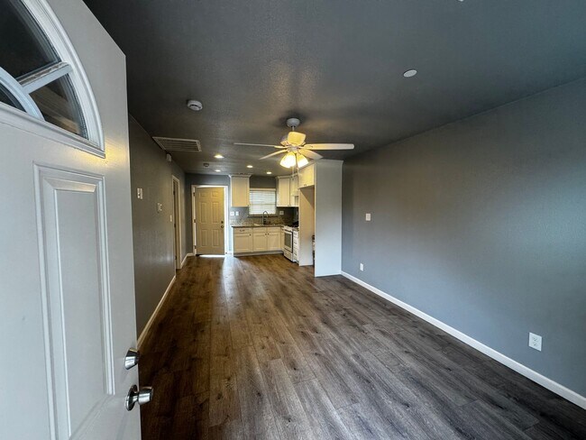 Foto del edificio - APPLY FOR THIS LOVELY HOME NOW!
