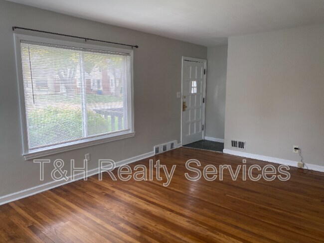 Building Photo - 2509 E 58th St