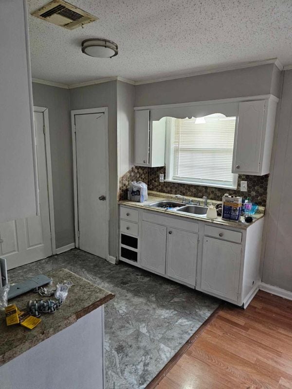 Building Photo - 122 Sweetwood St