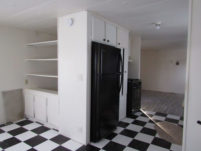 Foto del edificio - Older Mobile Home With Large Fenced Yard