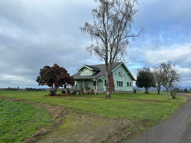 Building Photo - Spacious 5 bedroom Farmhouse Outside of Ca...
