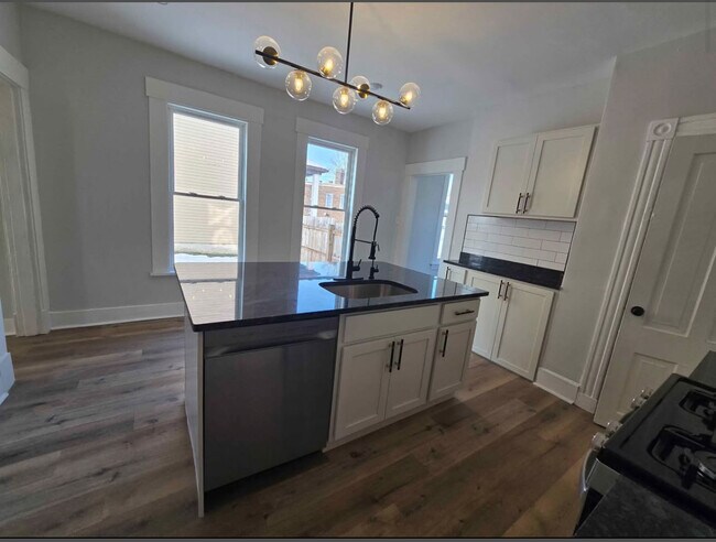 Foto del edificio - 4614 Carter Ave