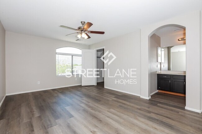 Foto del edificio - REDUCED! - NOW OFFERING HALF OFF FIRST FUL...