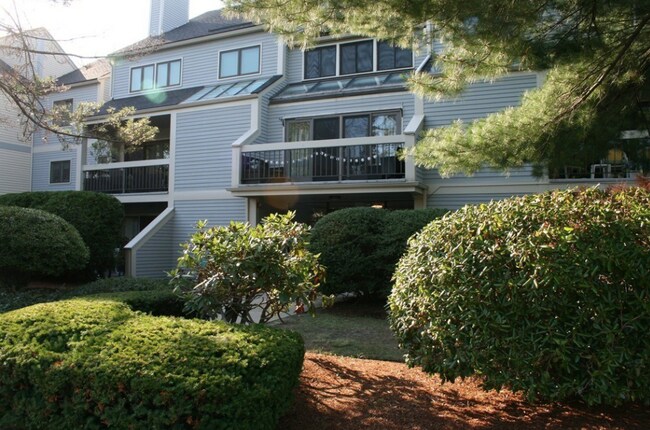 Building Photo - 1100 Salem St