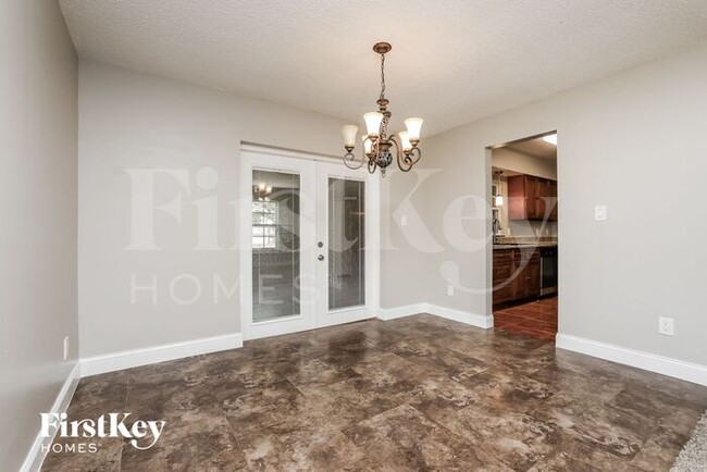 Foto del edificio - 5321 Hillside Dr