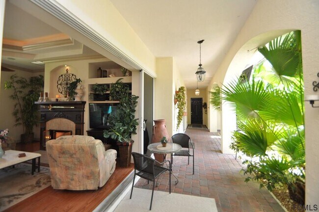 Building Photo - 24 La Costa Pl