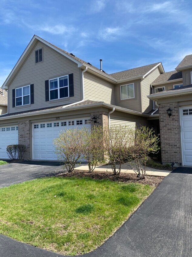 379 Bluegrass Pkwy, Oswego, IL 60543 Townhome Rentals in Oswego IL