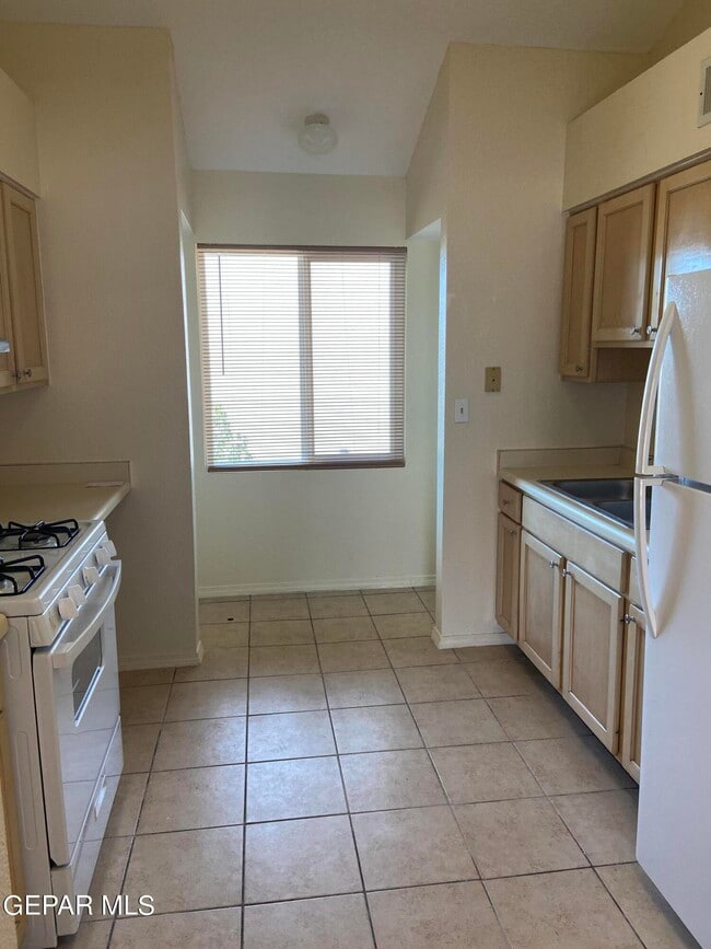 Foto del edificio - 591 Bartlett Dr